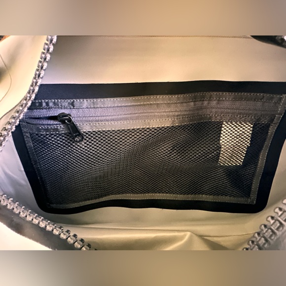 *RARE FIND & BRAND NEW* Patagonia Guidewater Duffel (80L) (Black) - Picture 4 of 6